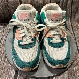 Nike Air Max washed Teal Snakeskin youth sneaker sized 3.5